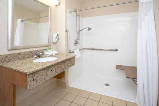 Holiday Inn Express Hotel & Suites Torrington By Ihg מראה חיצוני תמונה